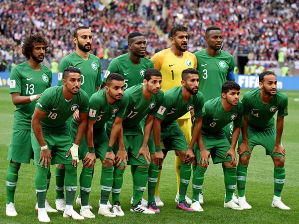 1 Đội bóng đá có bao nhiêu người? Cơ cấu ban huấn luyện chuyên nghiệp