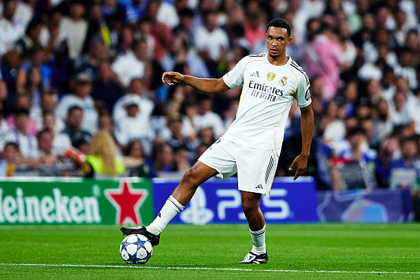 Hậu vệ biên tấn công