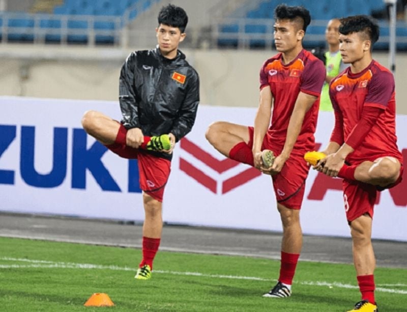 6 bài khởi động cơ bản giúp bạn chơi bóng khỏe hơn, hạn chế chấn thương | Sport9 Việt Nam