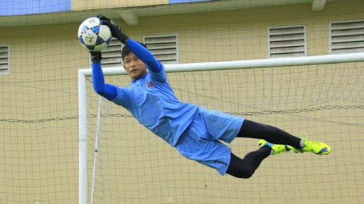 Kỹ thuật bay người bắt bóng của thủ môn bóng đá — Trung tâm Bóng đá Nam việt
