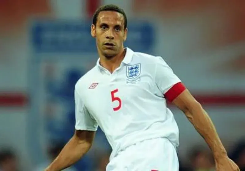 Rio Ferdinand với phong cách thi đấu lịch lãm