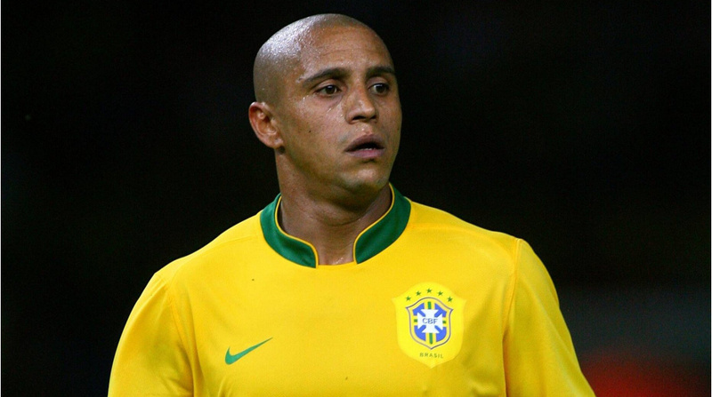 Roberto Carlos huyền thoại hậu vệ trái